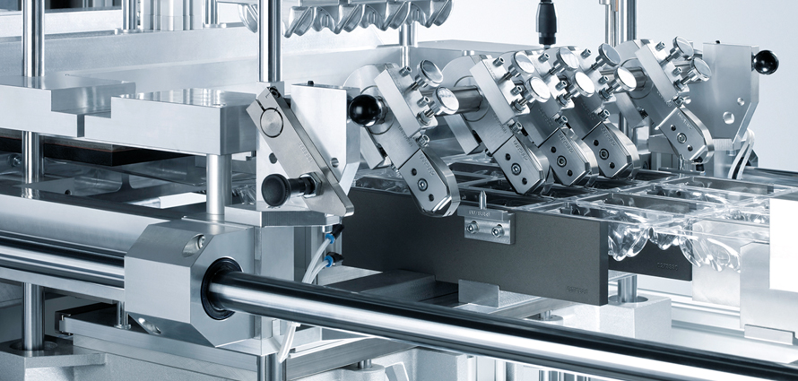 Machine packing in safety thanks to LSC cabinet system - Friedrich Lütze GmbH